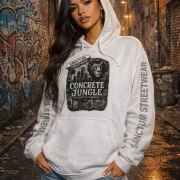 Weißer Hoodie mit Sanctum Streetwear Concrete Jungle Pic auf der Brust und auf den Ärmeln den Schriftzug SANCTUM STREETWEAR
