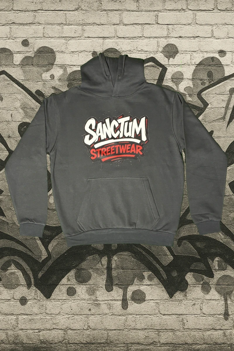 Dunkel grauer Hoodie mit Sanctum Streetwear Graffiti Logo auf der Brust