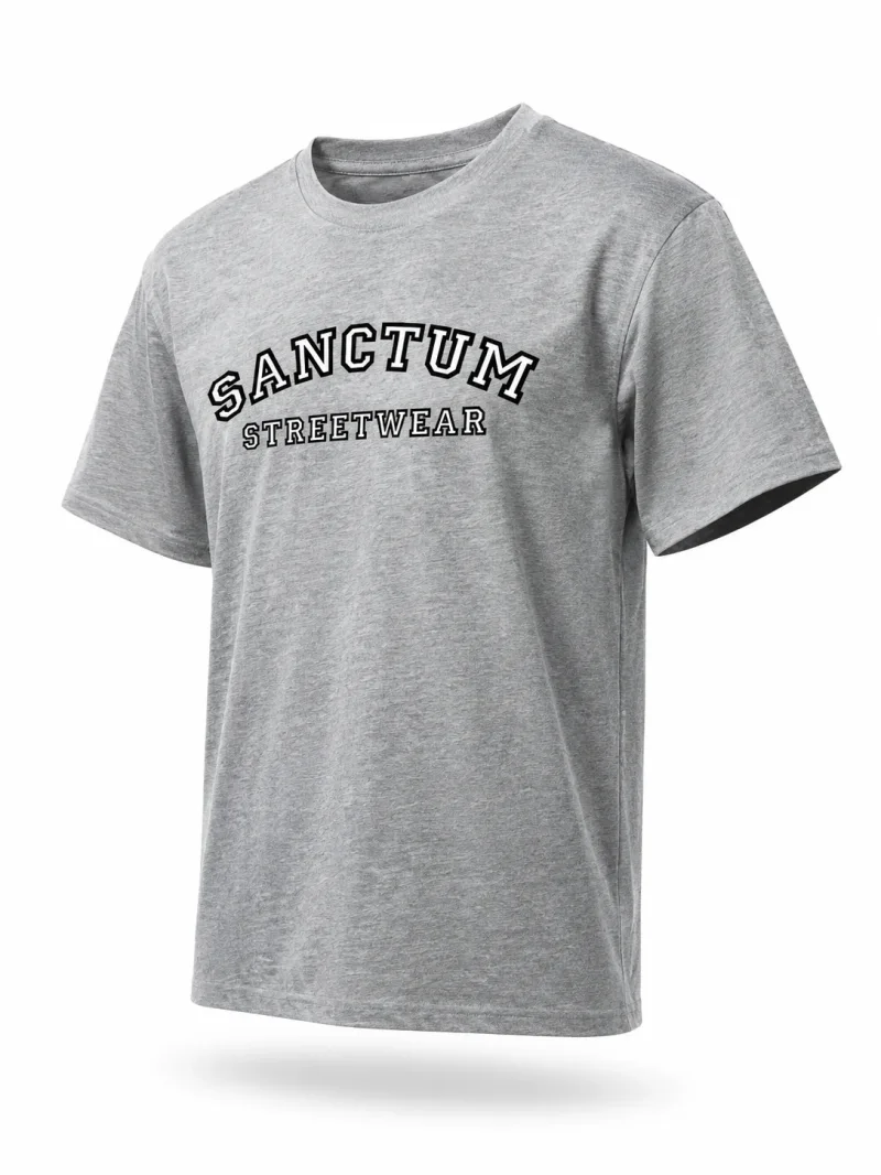 Sanctum Streetwear  T-Shirt College Style - grey-heather  Dieses Rundhals T-Shirt überzeugt durch seinen zeitlosen Schnitt und dem hohen Tragekomfort.    Klassischer Rundhalsausschnitt  Single Jersey    Material: 100% Baumwolle  Oberstoff ( 180g/ m²)